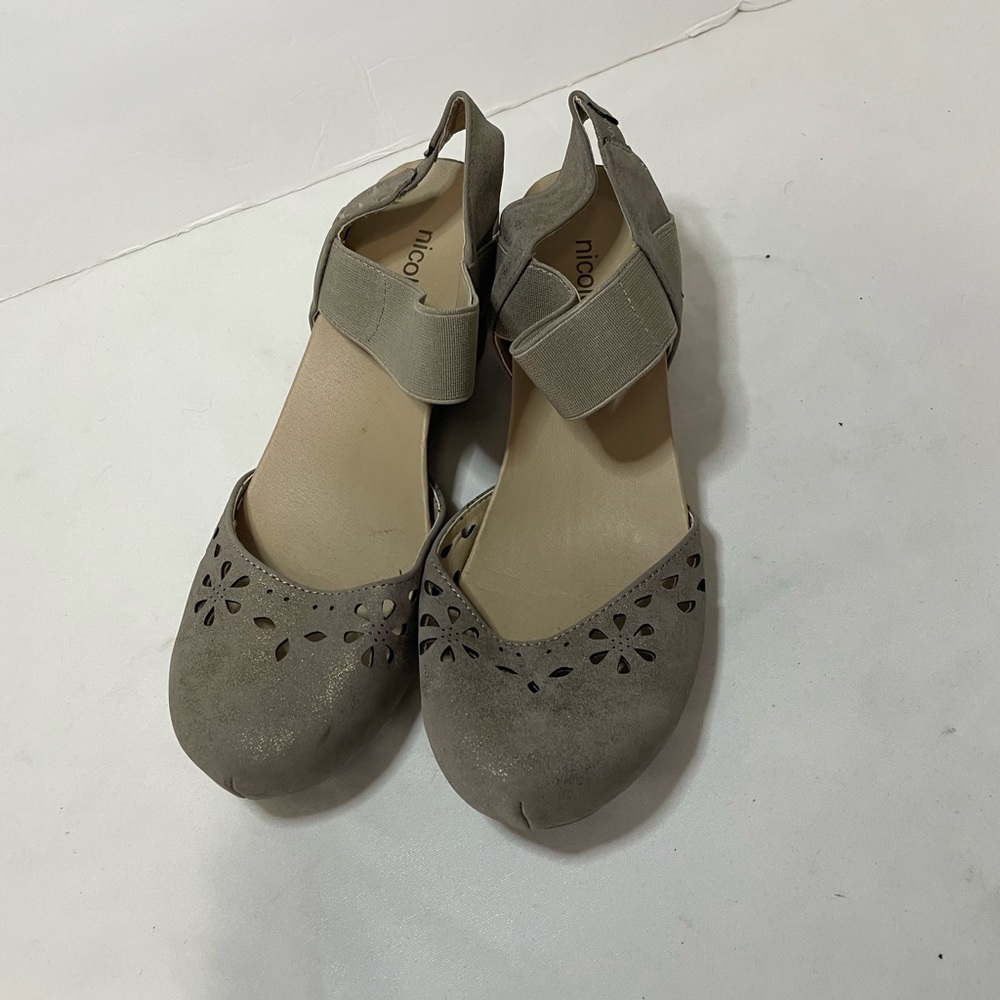Nicole Wedge Closed Toe Silver Sandal With Cutout Accents Size 7.5